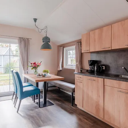 Covered Terrace At Leukermeer Chalé *